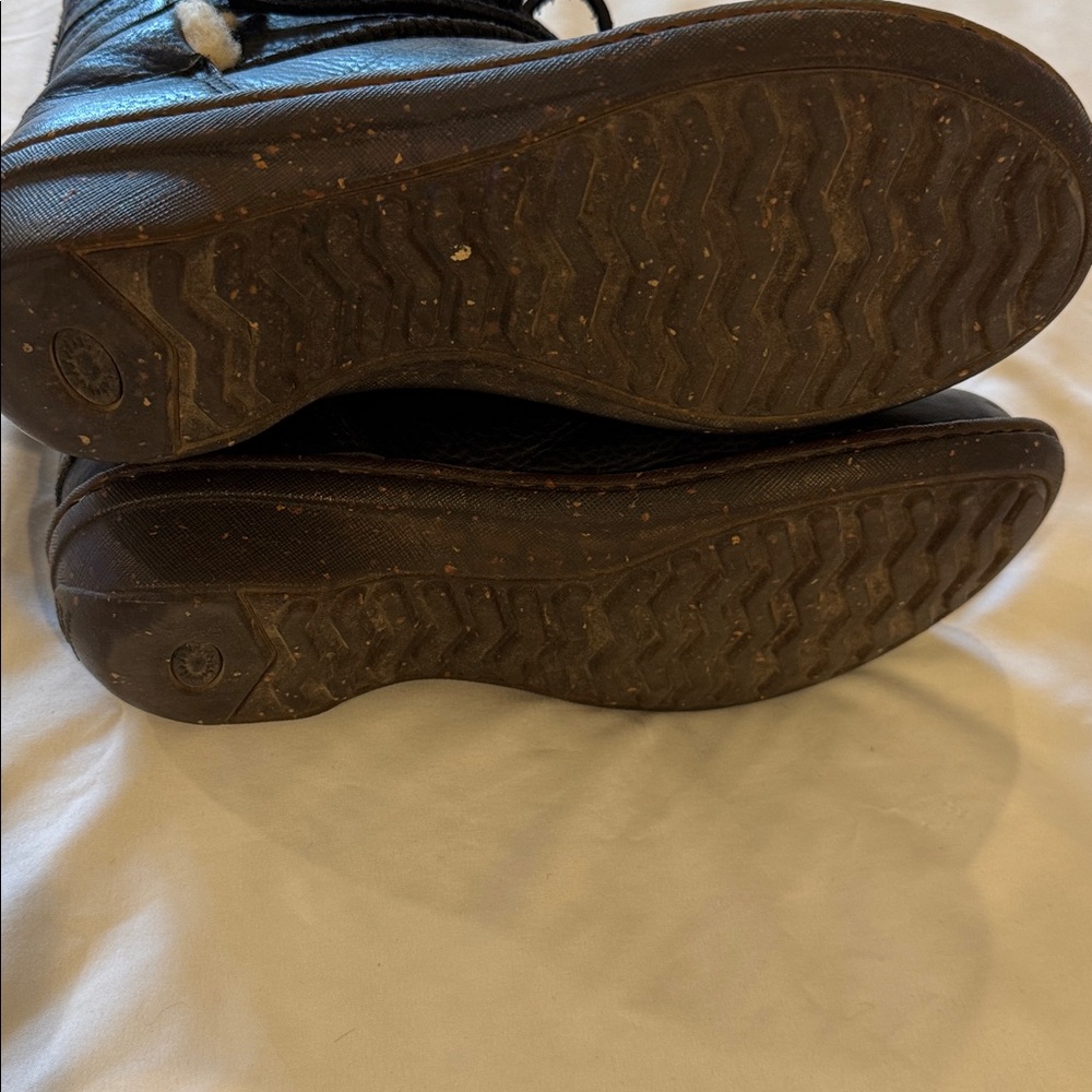 UGG Caspia Leather Boots 8 - Picture 6 of 6